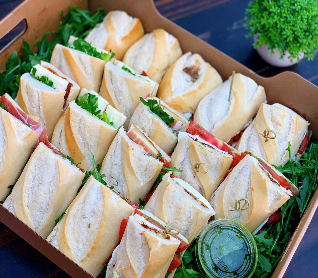 vassoietti monouso per catering sandwich