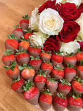 Load image into Gallery viewer, edible gift platter, miami platters, flower arrangement, fruit arrangement, edible arrangement